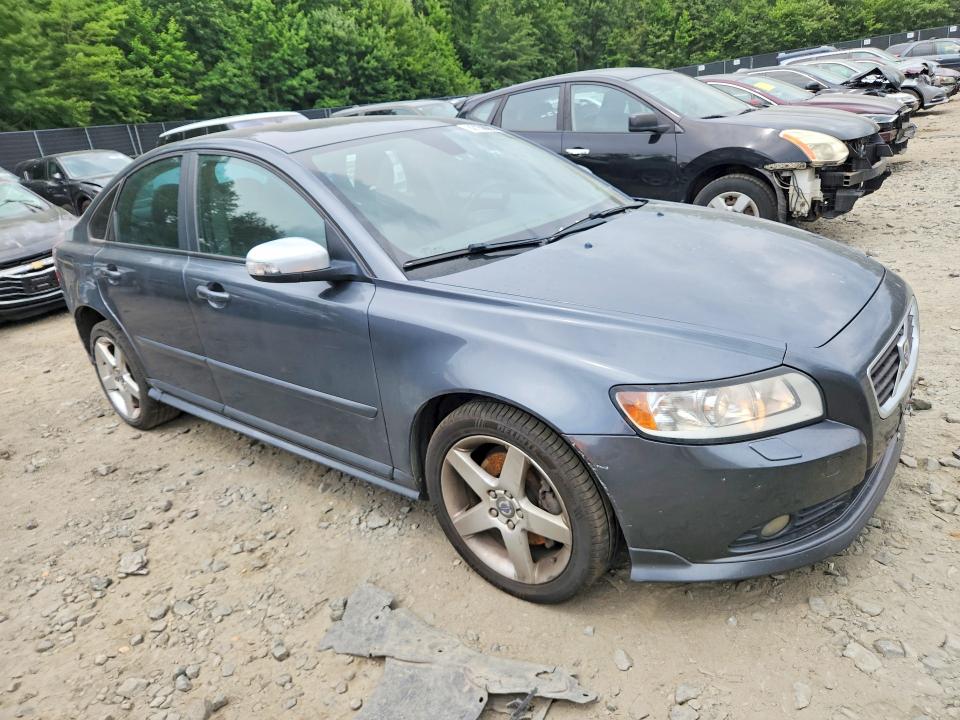 2010 Volvo S40 VIN YV1672MHXA2488472 COPART salvage auction — MINOR DENT/SCRATCHES, VA - CERTIFICATE OF TITLE, sold $275 on 2026-07-28 (photo 4)