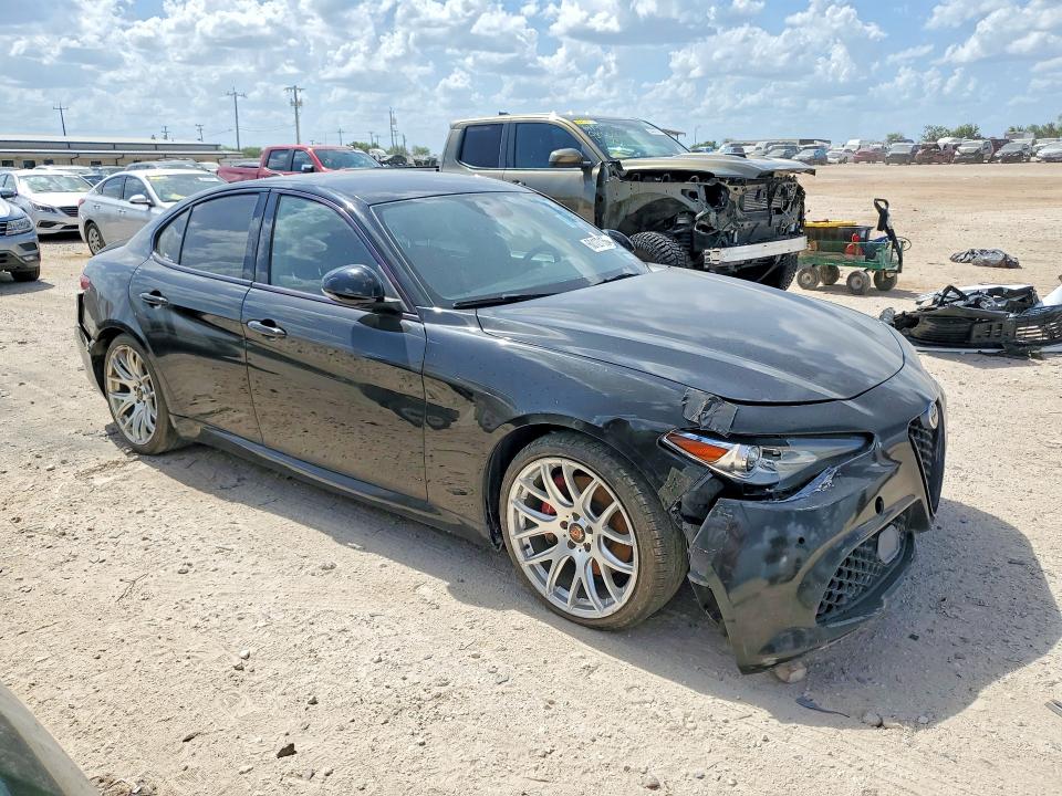 2019 Alfa romeo Giulia VIN ZARFAMBN7K7600909 COPART salvage auction — MINOR DENT/SCRATCHES, Tx - Cert Of Title-Rebuilt Salvage, sold $6,600 on 2026-07-30 (photo 4)