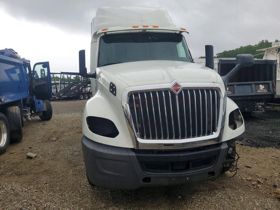 2019 International VIN 3HSDZAPR5KN405449 COPART salvage auction — MINOR DENT/SCRATCHES, Nj - Certificate Of Title, sold $26,800 on 2026-09-15 (photo 5)