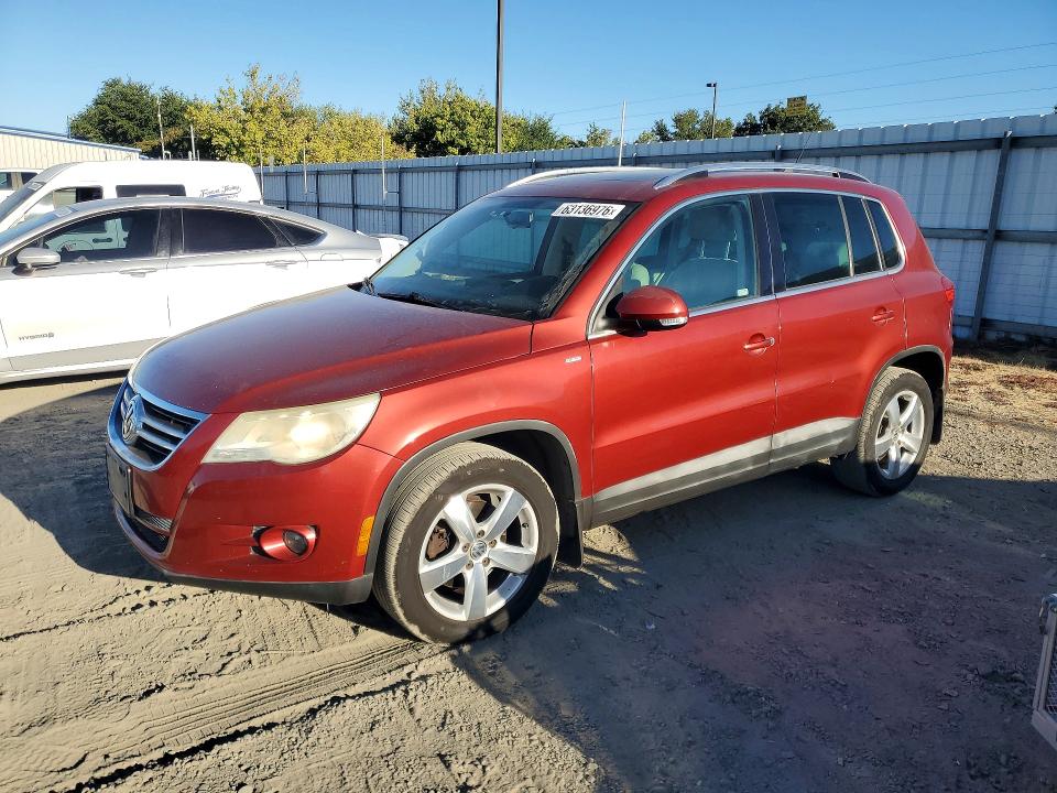 2010 Volkswagen Tiguan VIN WVGAV7AX4AW002306 COPART salvage auction — MINOR DENT/SCRATCHES, CA - DIS/DLR/EXP ONLY CLEAN TITLE, sold $275 on 2026-08-04 (photo 1)