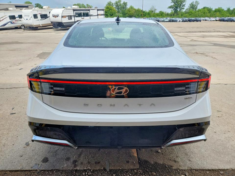 2025 Hyundai Sonata hybrid VIN KMHL34JJ8SA104697 COPART salvage auction — FRONT END, In - Certificate Of Title, sold $11,000 on 2026-07-20 (photo 6)
