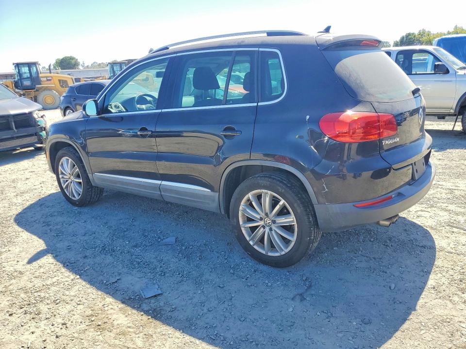2015 Volkswagen Tiguan VIN WVGBV7AXXFW504555 COPART salvage auction — MINOR DENT/SCRATCHES, Ca - Dis/Dlr/Exp Only Clean Title, sold $1,350 on 2026-07-16 (photo 2)