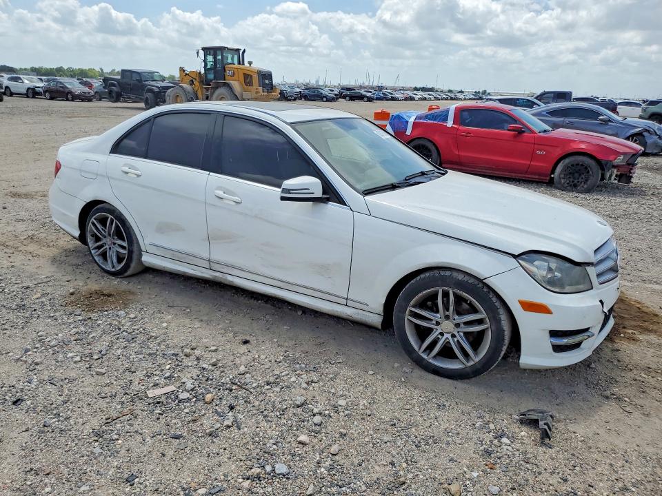 2013 Mercedes-benz C-klasse VIN WDDGF4HB4DG095496 COPART salvage auction — MECHANICAL, Tx - Certificate Of Title, sold $500 on 2026-08-06 (photo 4)