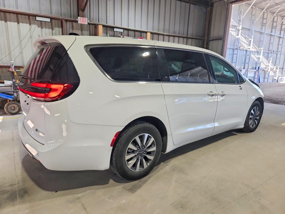 2024 Chrysler Pacifica VIN 2C4RC1S78RR158149 COPART salvage auction — FRONT END, Tx - Certificate Of Title (P), sold $9,100 on 2026-08-17 (photo 3)