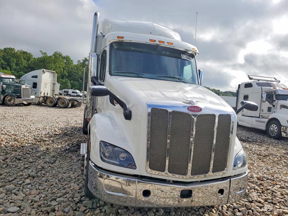 2019 Peterbilt All models VIN 1XPBDP9X1KD269835 COPART salvage auction — NORMAL WEAR, CT, sold $8,600 on 2026-09-03 (photo 5)