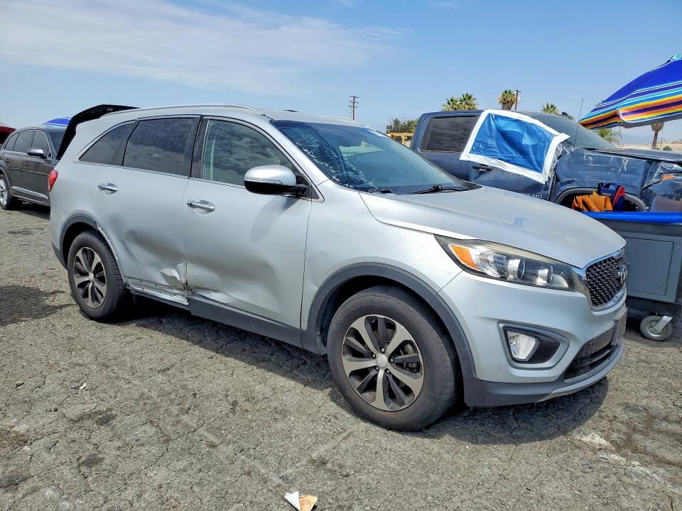 2017 Kia Sorento VIN 5XYPH4A5XHG302927 COPART salvage auction — SIDE, CA - DIS/DLR/EXP ONLY CLEAN TITLE (P), sold $2,150 on 2026-07-30 (photo 4)