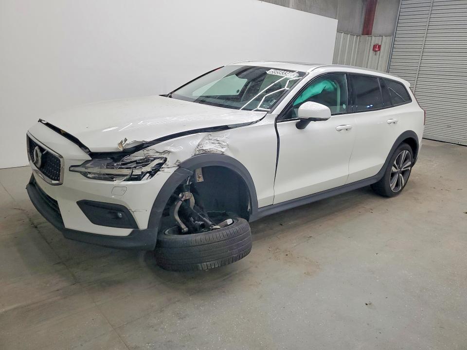 2025 Volvo V60 cross country VIN YV4L12WK6S2146776 — COPART salvage auction photo