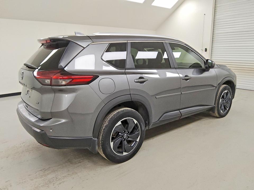 2024 Nissan Rogue VIN 5N1BT3BAXRC739634 COPART salvage auction — MINOR DENT/SCRATCHES, TX - CERTIFICATE OF TITLE, sold $10,700 on 2026-07-30 (photo 3)