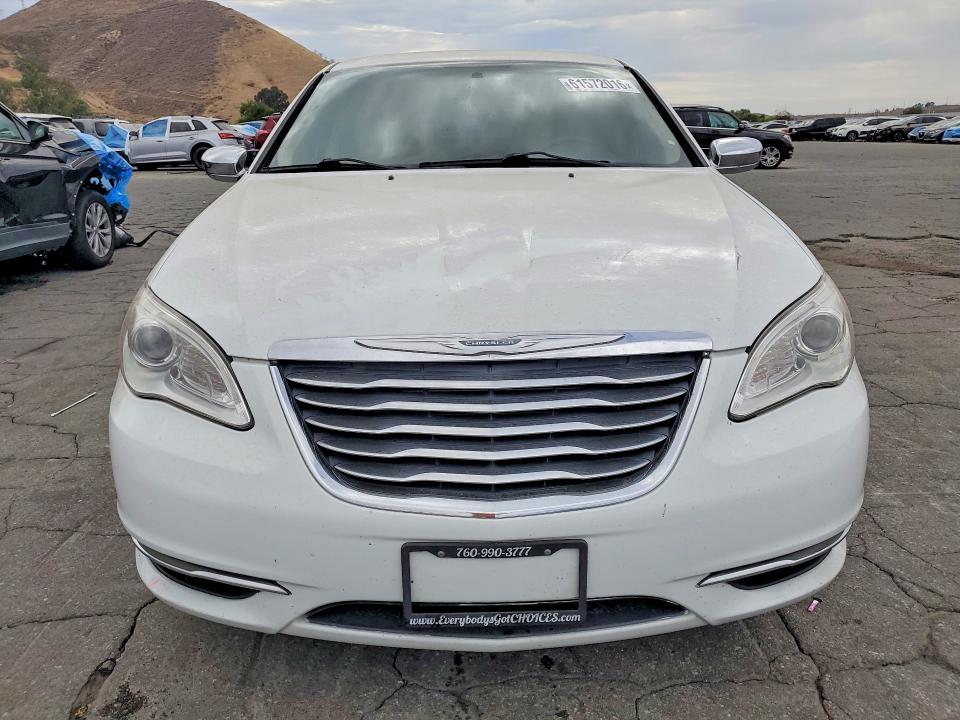 2011 Chrysler 200 VIN 1C3BC2FG7BN618216 COPART salvage auction — MINOR DENT/SCRATCHES, Ca - Salvage Certificate, sold $775 on 2026-07-30 (photo 5)