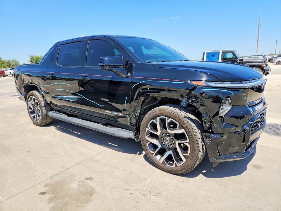 2024 Chevrolet Silverado VIN 1GC40ZEL8RU301579 COPART salvage auction — SIDE, Tx - Salvage Vehicle Title (P), sold $32,000 on 2026-07-30 (photo 4)