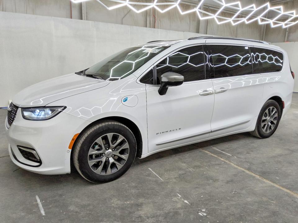 2023 Chrysler Pacifica VIN 2C4RC1N73PR542493 COPART salvage auction — NORMAL WEAR, Mo - Certificate Of Title, sold $12,400 on 2026-07-30 (photo 1)