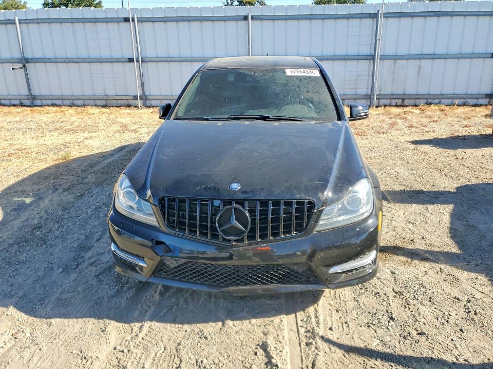 2013 Mercedes-benz C-klasse VIN WDDGF4HB2DA872826 COPART salvage auction — MECHANICAL, CA - DIS/DLR/EXP ONLY CLEAN TITLE, sold $900 on 2026-08-04 (photo 5)