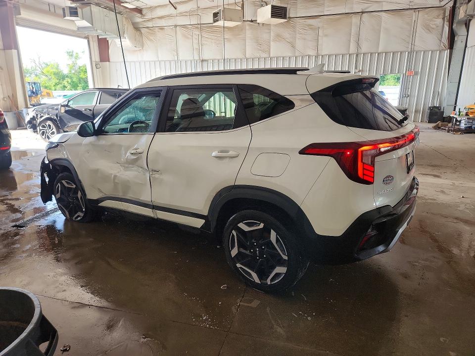 2024 Kia Seltos VIN KNDETCA78R7505976 COPART salvage auction — SIDE, WI - CERT OF TITLE-CLAIM PAID, sold $7,100 on 2026-08-17 (photo 2)