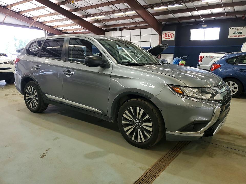 2020 Mitsubishi Outlander VIN JA4AZ3A31LZ003102 COPART salvage auction — MINOR DENT/SCRATCHES, Ny - Certificate Of Title (P), sold $4,500 on 2026-07-14 (photo 4)