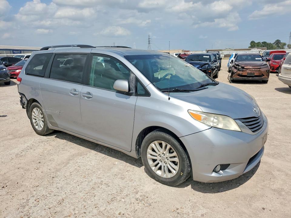 2013 Toyota Sienna VIN 5TDYK3DC9DS394118 COPART salvage auction — REAR END, Tx - Salvage Vehicle Title, sold $1,550 on 2026-07-17 (photo 4)