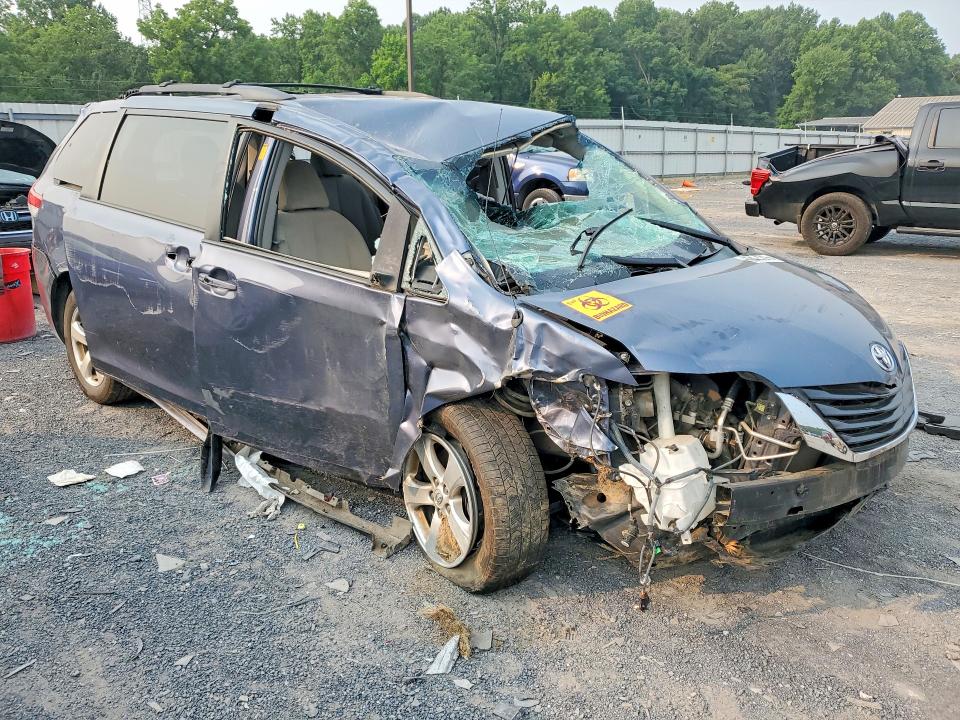 2013 Toyota Sienna VIN 5TDKK3DC9DS404992 COPART salvage auction — ALL OVER, PA - CERTIFICATE OF SALVAGE, sold $575 on 2026-07-23 (photo 4)