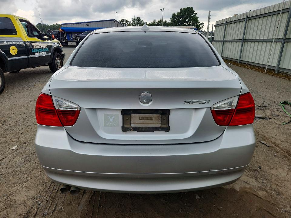 2006 BMW 3 series VIN WBAVB135X6PT19190 COPART salvage auction — MINOR DENT/SCRATCHES, La - Non Public Clean Title, sold $475 on 2026-07-23 (photo 6)