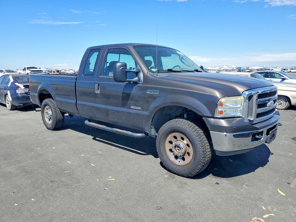 2005 Ford F-250 super duty VIN 1FTSX21P05EB21584 COPART salvage auction — MECHANICAL, Ca - Dis/Dlr/Exp Only Clean Title, sold $2,877 on 2026-07-28 (photo 4)
