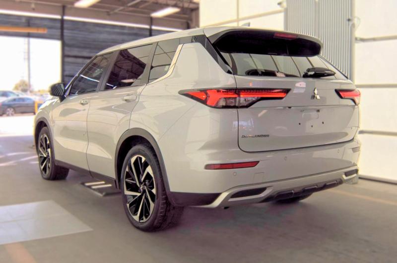 2024 Mitsubishi Outlander VIN JA4J3VA81RZ021066 COPART salvage auction — NORMAL WEAR, Tx - Certificate Of Title (P), sold $11,300 on 2026-07-29 (photo 3)