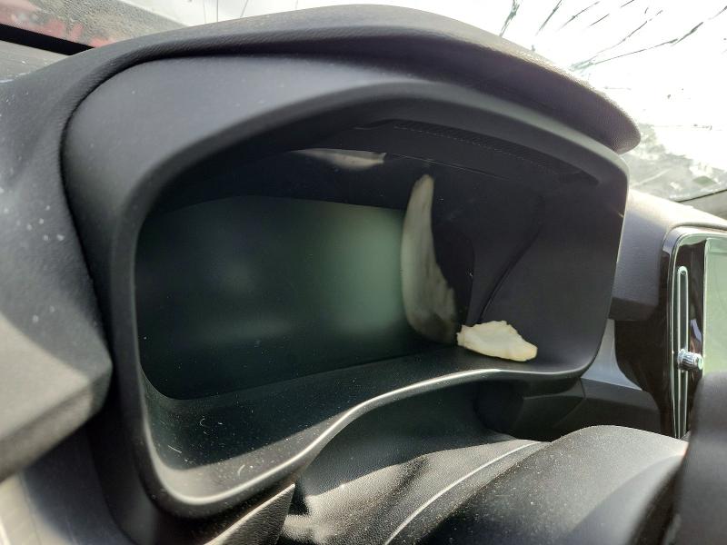 2019 Volvo Xc40 VIN YV4AC2HK7K2061184 COPART salvage auction — FRONT END, IN - CERT OF TITLE-SALVAGE TITLE, sold $625 on 2026-08-21 (photo 9)