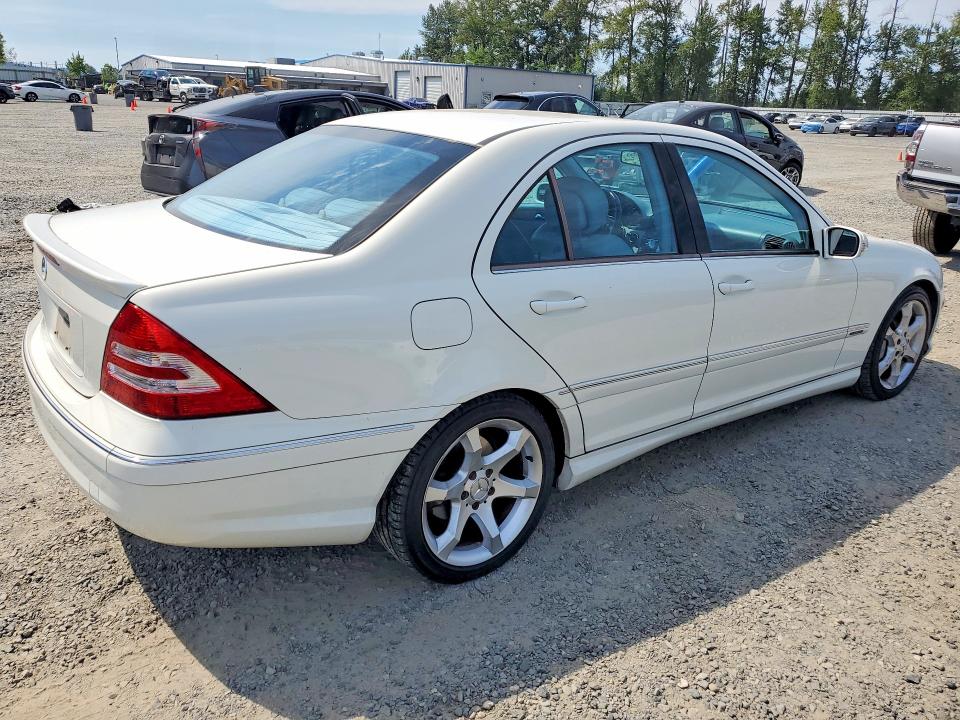 2007 Mercedes-benz C-klasse VIN WDBRF52H97F911682 COPART salvage auction — MINOR DENT/SCRATCHES, WA - VEHICLE CERT OF OWNERSHIP-TITL, sold $500 on 2026-07-20 (photo 3)