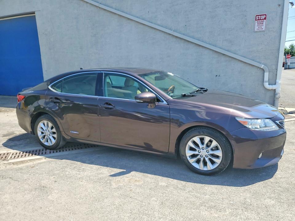 2013 Lexus Es 300h VIN JTHBW1GGXD2004730 COPART salvage auction — MINOR DENT/SCRATCHES, Pa - Cert Of Title, sold $2,250 on 2026-07-31 (photo 4)