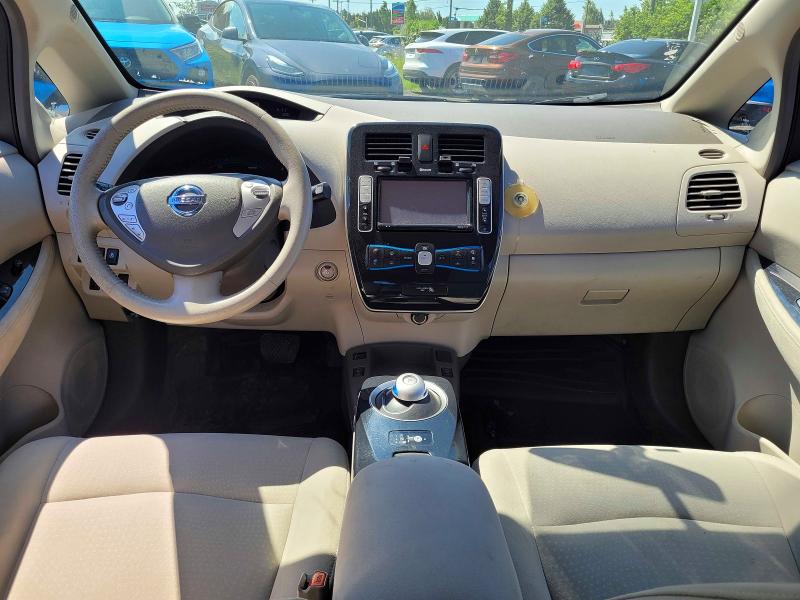 2011 Nissan Leaf VIN JN1AZ0CP9BT007472 COPART salvage auction — MINOR DENT/SCRATCHES, ON - PERMIT NO BRAND - UNFIT (P), sold $125 on 2026-07-28 (photo 9)