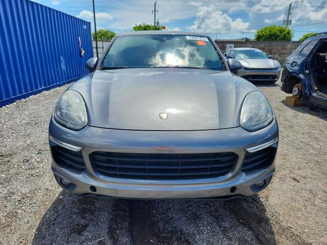 2016 Porsche Cayenne VIN WP1AA2A27GLA09282 COPART salvage auction — MINOR DENT/SCRATCHES, Fl - Certificate Of Title, sold $3,300 on 2026-09-02 (photo 5)