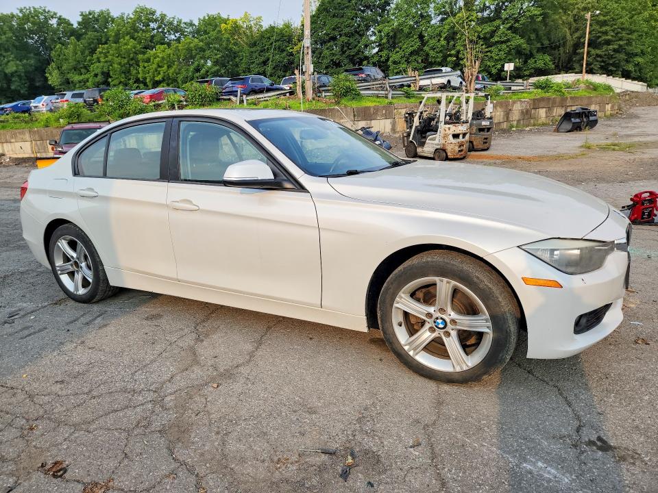 2013 BMW 3er VIN WBA3B5C5XDF592972 COPART salvage auction — SIDE, Ny - Mv-907A Salvage Certificate, sold $1,000 on 2026-08-03 (photo 4)