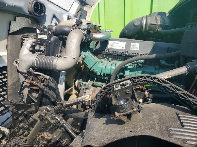 2018 Volvo VIN 4V4NC9EH5JN996324 COPART salvage auction — MINOR DENT/SCRATCHES, In - Certificate Of Title, sold $5,000 on 2026-08-08 (photo 7)