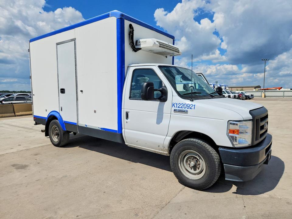 2023 Ford Econoline VIN 1FDWE3FKXPDD00813 COPART salvage auction — NORMAL WEAR, TX - CERTIFICATE OF TITLE, sold $9,400 on 2026-07-29 (photo 4)
