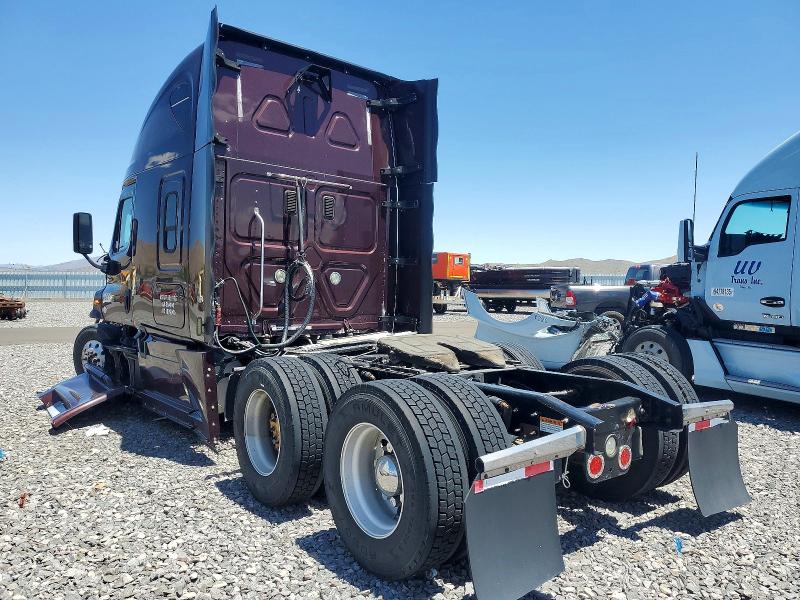 2016 Freightliner Cascadia 125 VIN 3AKJGLD58GSFN3978 COPART salvage auction — FRONT END, NV - SALVAGE TITLE, sold $900 on 2026-07-31 (photo 3)