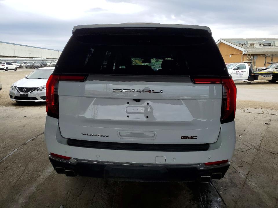 2025 Gmc Yukon xl VIN 1GKS2JRL4SR344875 COPART salvage auction — MINOR DENT/SCRATCHES, CA - CERTIFICATE OF TITLE, sold $30,500 on 2026-07-27 (photo 6)