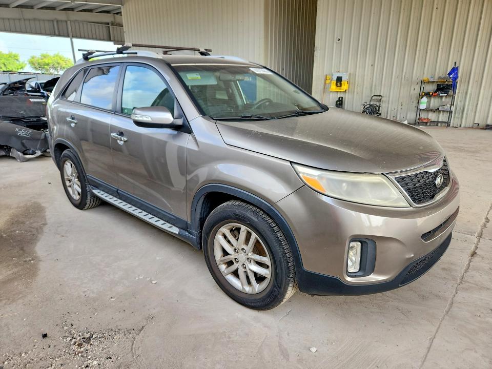 2015 Kia Sorento VIN 5XYKT4A68FG625792 COPART salvage auction — SIDE, Fl - Cert Of Title Slvg Rebuildable, sold $750 on 2026-07-15 (photo 4)