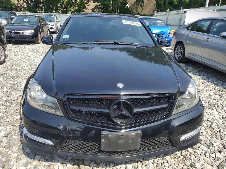 2013 Mercedes-benz C-klasse VIN WDDGF4HB3DR279641 COPART salvage auction — WATER/FLOOD, Ma - Cert Of Title-Reconstrctd Fld, sold $1,000 on 2026-07-23 (photo 5)