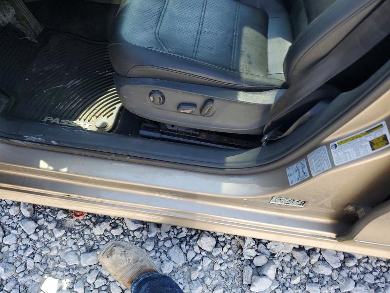 2016 Volkswagen Passat VIN 1VWBT7A36GC014458 COPART salvage auction — WATER/FLOOD, Oh - Certificate Of Title, sold $7,191 on 2026-08-21 (photo 7)