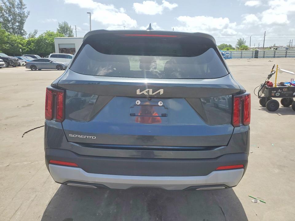 2024 Kia Sorento VIN 5XYRG4JC7RG307143 COPART salvage auction — SIDE, Fl - Cert Of Title Slvg Rebuildable, sold $7,900 on 2026-08-22 (photo 6)