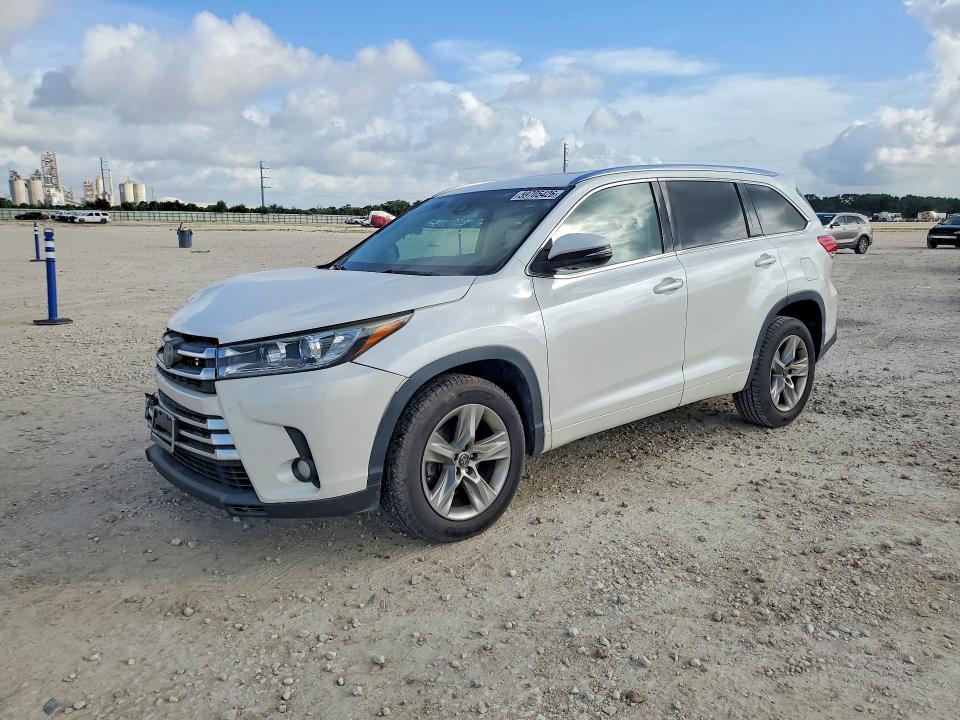 2017 Toyota VIN 5TDYZRFH8HS192030 COPART salvage auction — FRONT END, Tx - Salvage Vehicle Title, sold $6,600 on 2026-07-30 (photo 1)