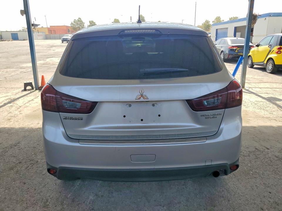 2014 Mitsubishi VIN 4A4AP3AU0EE011148 COPART salvage auction — MINOR DENT/SCRATCHES, Ca - Cert Of Title-Salvaged, sold $300 on 2026-07-10 (photo 6)