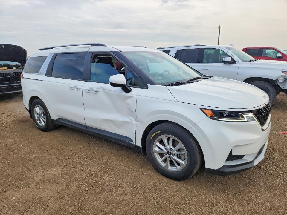2023 Kia Carnival VIN KNDNB5H39P6293240 COPART salvage auction — SIDE, AB - BOS - SALVAGE, sold $6,000 on 2026-07-28 (photo 4)