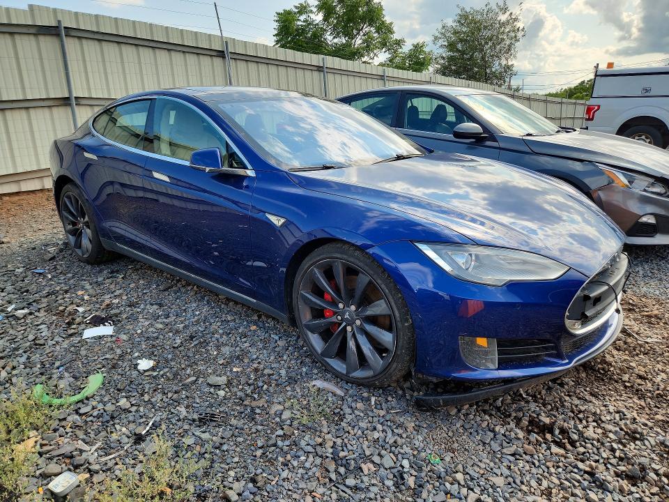 2015 Tesla Model s VIN 5YJSA1E47FF114353 COPART salvage auction — MINOR DENT/SCRATCHES, VA - CERTIFICATE OF TITLE, sold $8,500 on 2026-09-02 (photo 4)