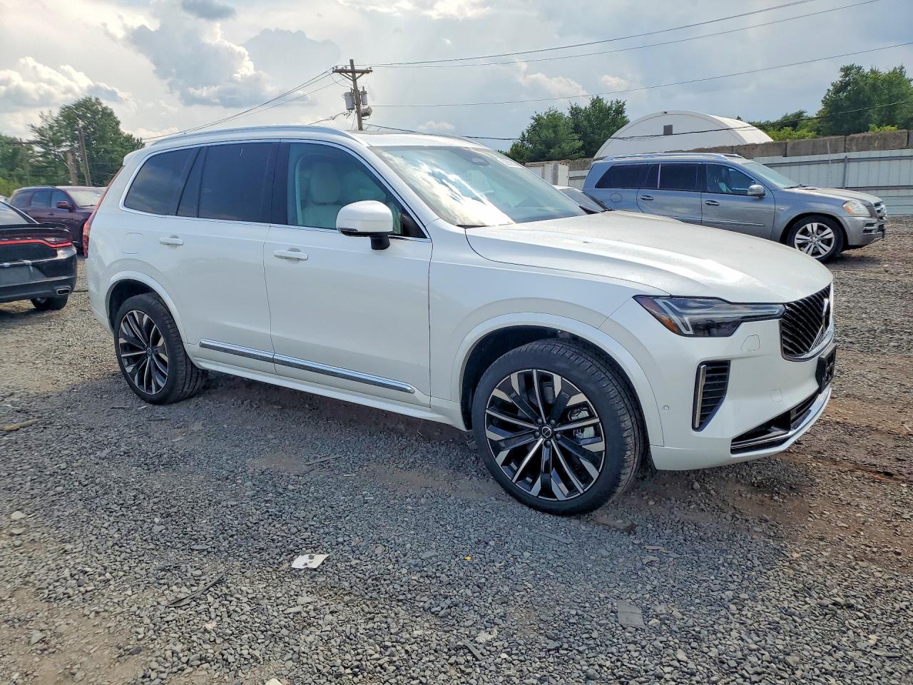 2026 Volvo XC90 VIN YV4H60PFXT1478739 COPART salvage auction — Side, NJ - CERT OF TITLE-SALVAGE, sold $36,250 on 2026-08-07 (photo 4)