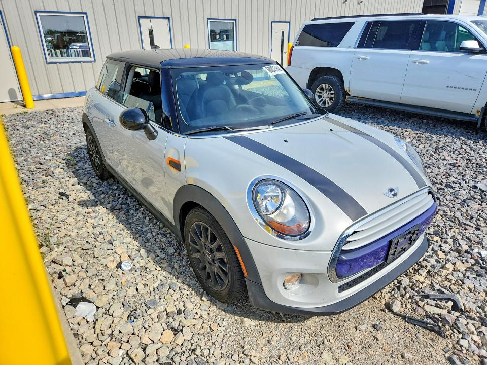 2015 Mini Cooper VIN WMWXM5C50F3A56986 COPART salvage auction — MINOR DENT/SCRATCHES, Wi - Junked Vehicle Bill Of Sale, sold $1,200 on 2026-08-17 (photo 4)