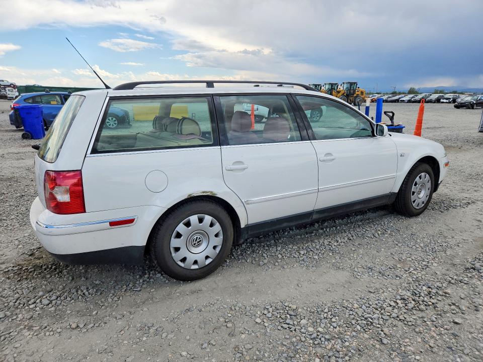 2002 Volkswagen Passat VIN WVWVD63B72E334428 COPART salvage auction — SIDE, Co - Public - Salvage Title, sold $550 on 2026-08-04 (photo 3)