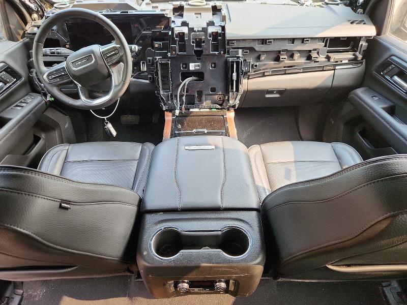2025 Gmc Yukon VIN 1GKS1DRLXSR219688 COPART salvage auction — MINOR DENT/SCRATCHES, FL - CERTIFICATE OF TITLE, sold $40,000 on 2026-07-27 (photo 8)