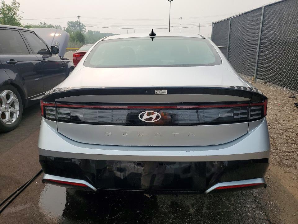2025 Hyundai Sonata VIN KMHL64JA0SA452162 COPART salvage auction — MINOR DENT/SCRATCHES, Fl - Cert Of Title Slvg Rebuildable, sold $9,300 on 2026-08-21 (photo 6)