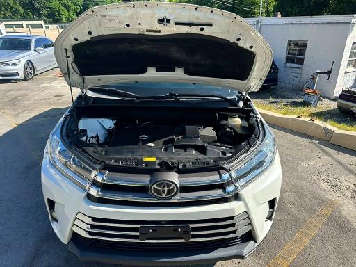 2018 Toyota Highlander VIN 5TDDZRFH9JS890764 COPART salvage auction — MINOR DENT/SCRATCHES, WV - CERTIFICATE OF TITLE, sold $2,750 on 2026-07-29 (photo 8)