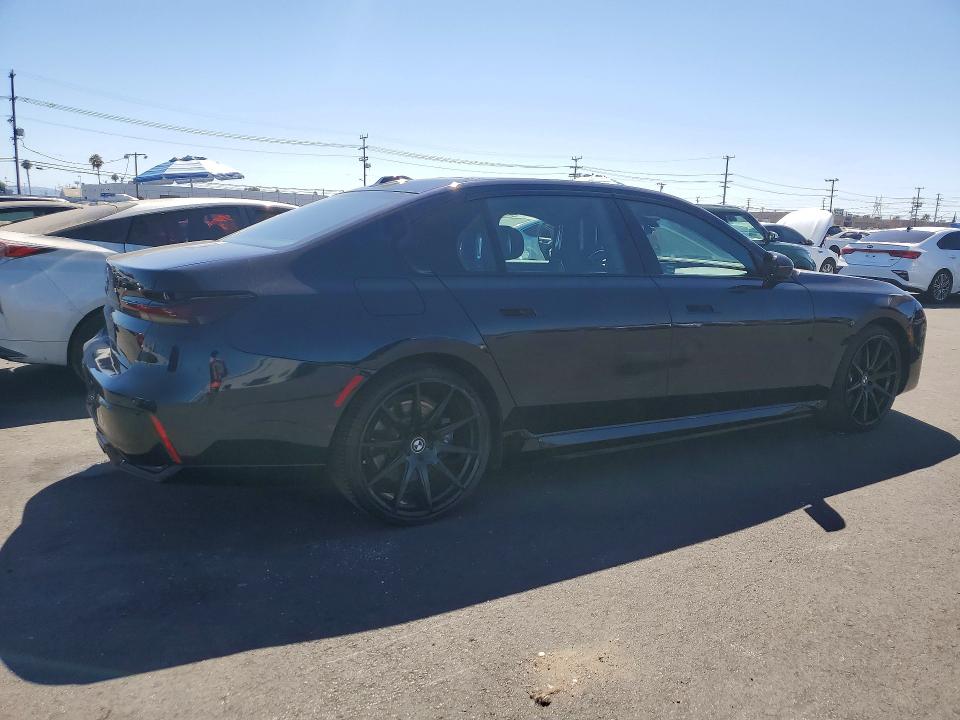 2024 BMW 7er VIN WBA23EH01RCR25672 COPART salvage auction — MINOR DENT/SCRATCHES, Ca - Dis/Dlr/Exp Only Clean Title, sold $44,500 on 2026-07-15 (photo 3)
