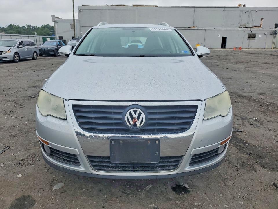 2010 Volkswagen Passat VIN WVWXK7AN2AE148425 COPART salvage auction — MINOR DENT/SCRATCHES, VA - CERTIFICATE OF TITLE, sold $450 on 2026-07-15 (photo 5)