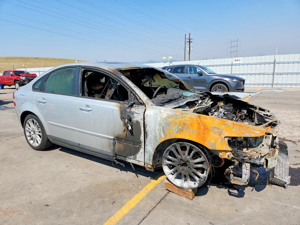 2005 Volvo S40 VIN YV1MS682452050801 COPART salvage auction — BURN, Co - Non-Repairable Cert Of Title, sold $250 on 2026-08-12 (photo 4)